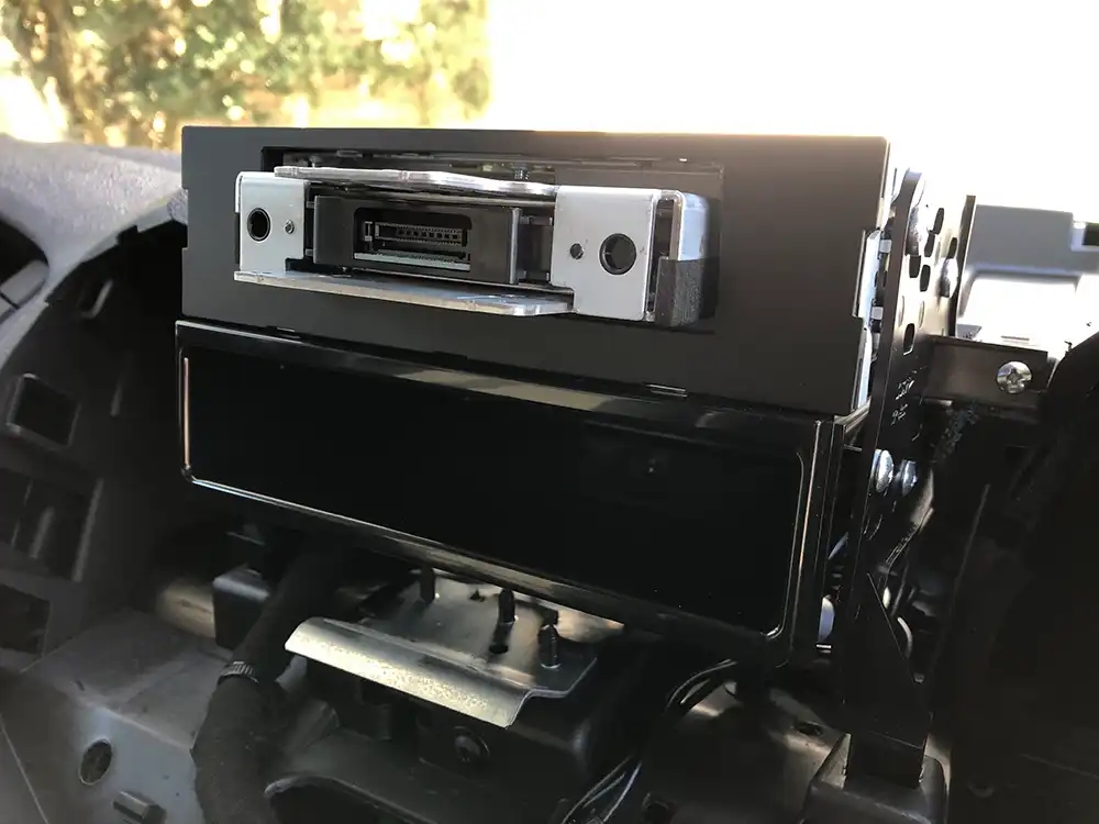 Custom Audio bilstereo monteringsbilleder Ford Transit Camper
