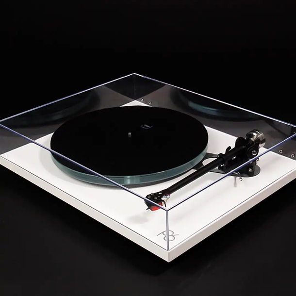 Rega Planar 6 pladespiller med Neo MK2-PSU strømforsyning / uden Pick-up i mat hvid