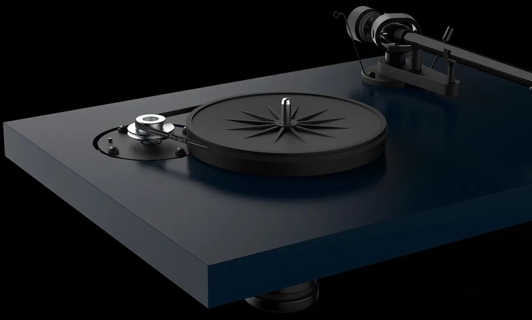 Pro-Ject-Debut-Carbon-EVO-motor