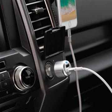 Scosche PowerVOLT Power Delivery Dobbelt USB oplader til bil 18 Watt monteret i en bil