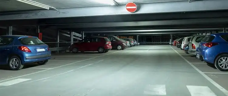 Alpine-DVR-F220-parking