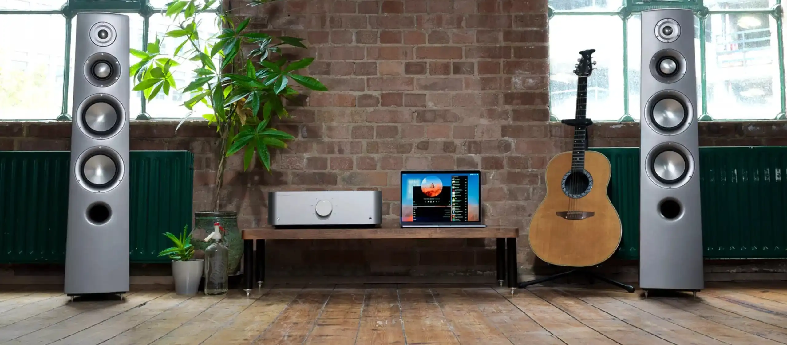 Cambridge-audio-EDGE-A-lifestyle