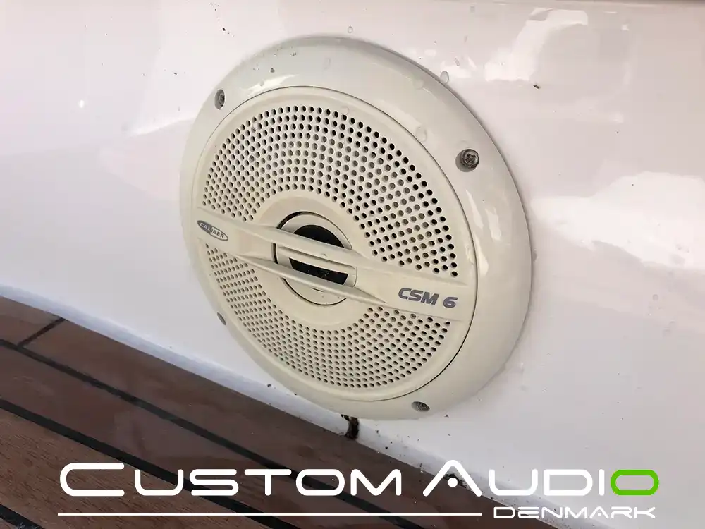 Custom Audio marine stereo monteringsbillede Galeon 390