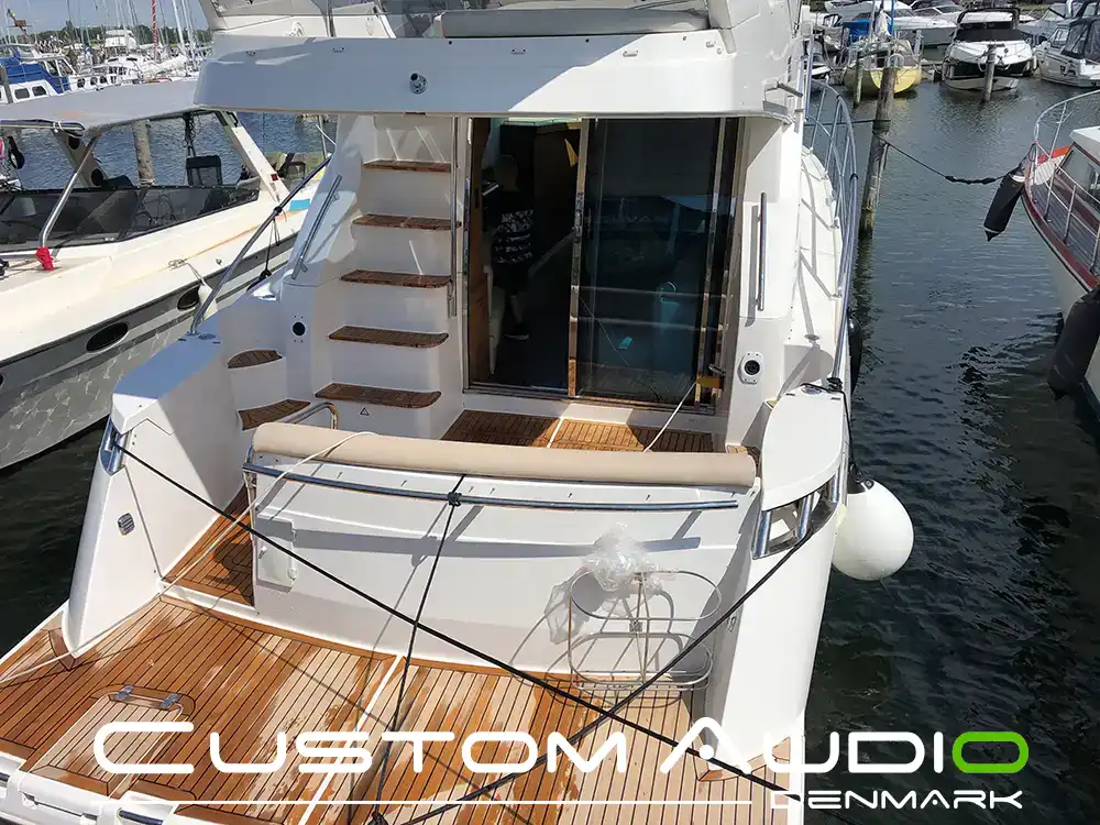 Custom Audio marine stereo monteringsbillede Galeon 390