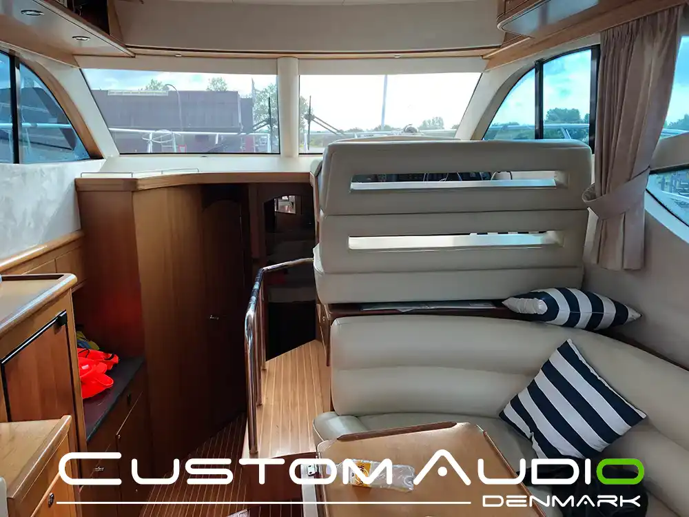 Custom Audio marine stereo monteringsbillede Galeon 390