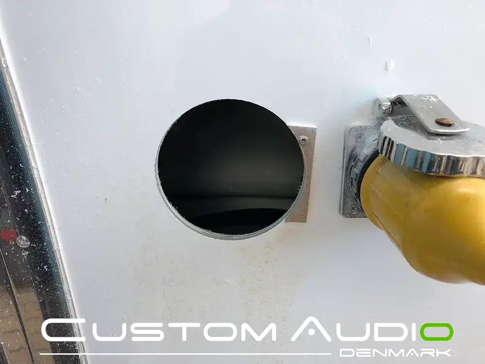 Custom Audio marine stereo monteringsbillede Galeon 390