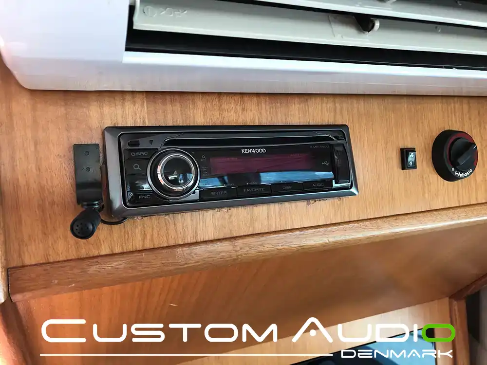 Custom Audio marine stereo monteringsbillede Galeon 390