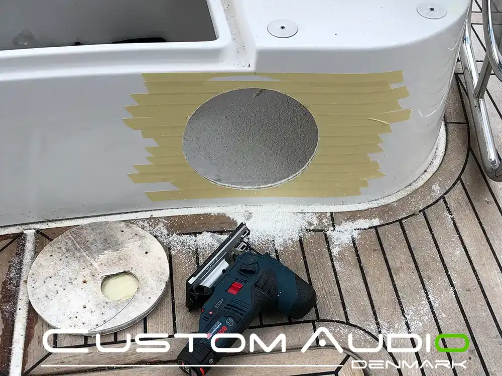 Custom Audio marine stereo monteringsbillede Galeon 390