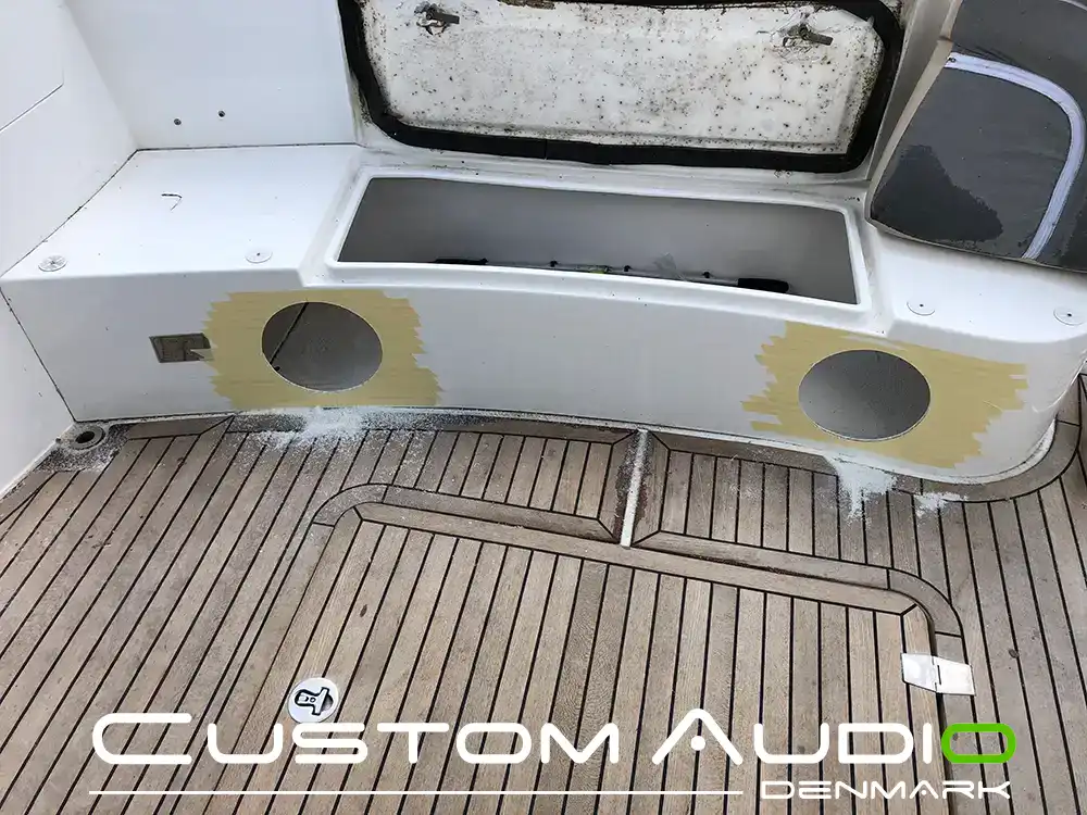 Custom Audio marine stereo monteringsbillede Galeon 390