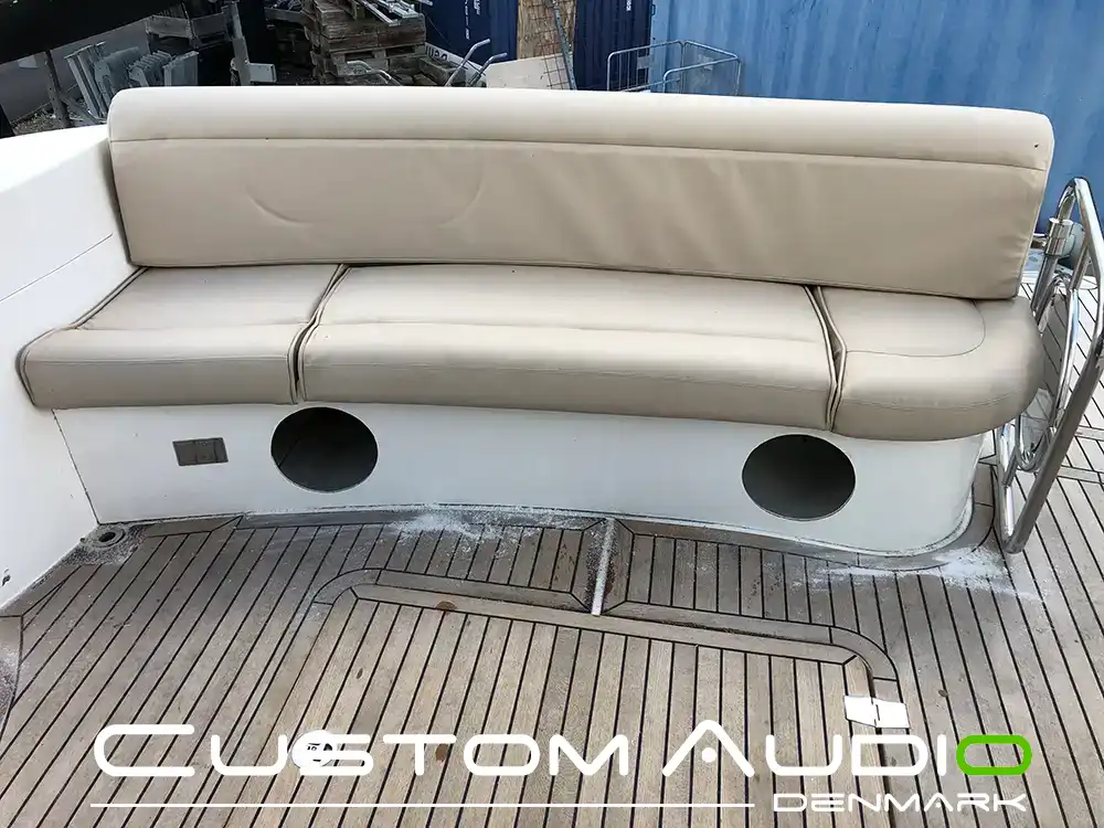 Custom Audio marine stereo monteringsbillede Galeon 390