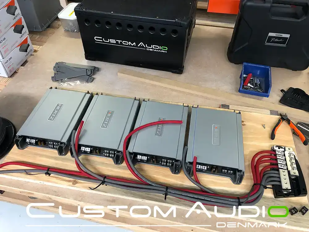 Custom Audio marine stereo monteringsbillede Galeon 390