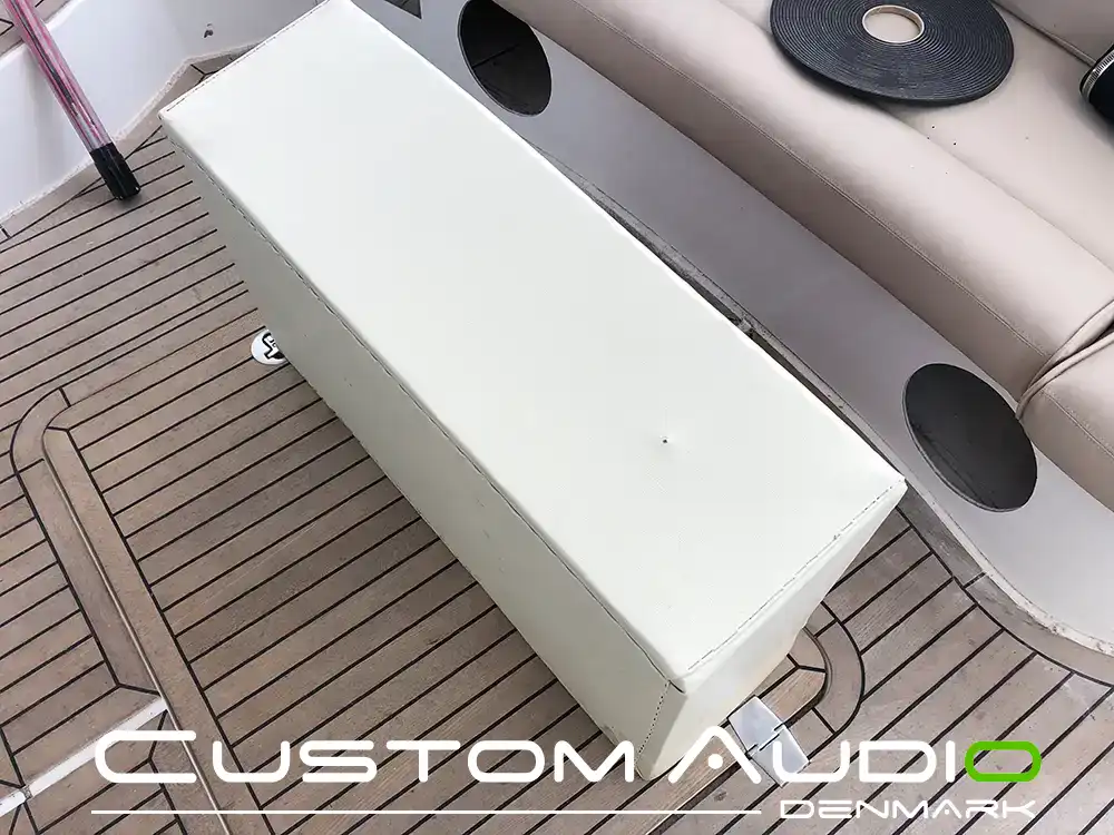 Custom Audio marine stereo monteringsbillede Galeon 390