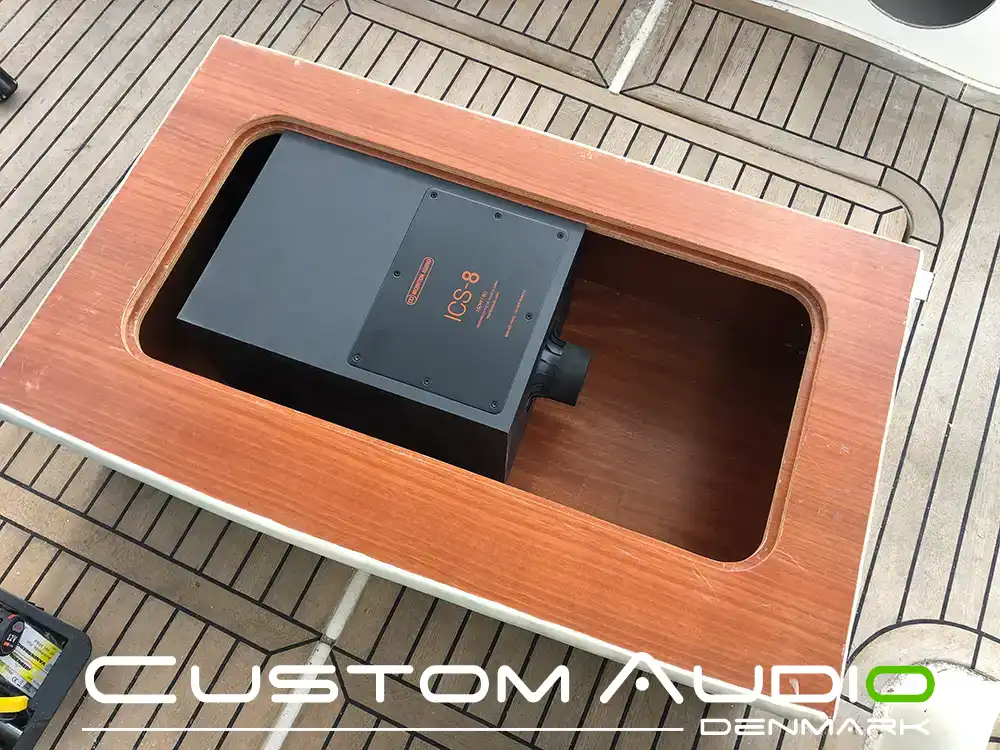 Custom Audio marine stereo monteringsbillede Galeon 390