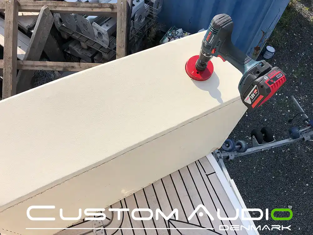 Custom Audio marine stereo monteringsbillede Galeon 390