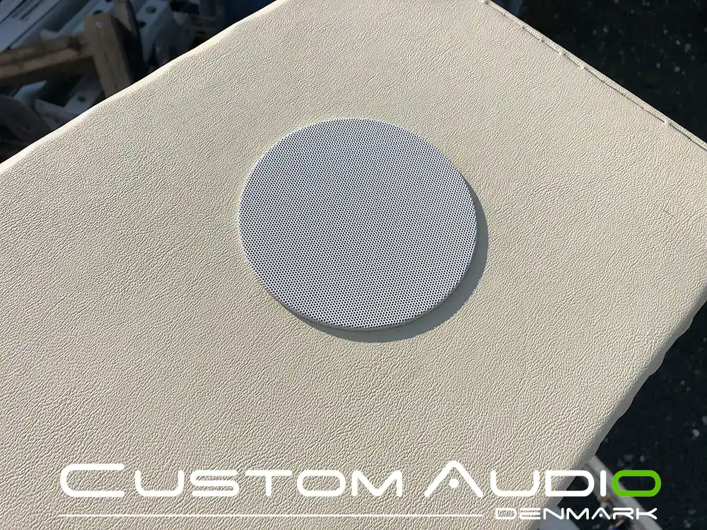 Custom Audio marine stereo monteringsbillede Galeon 390