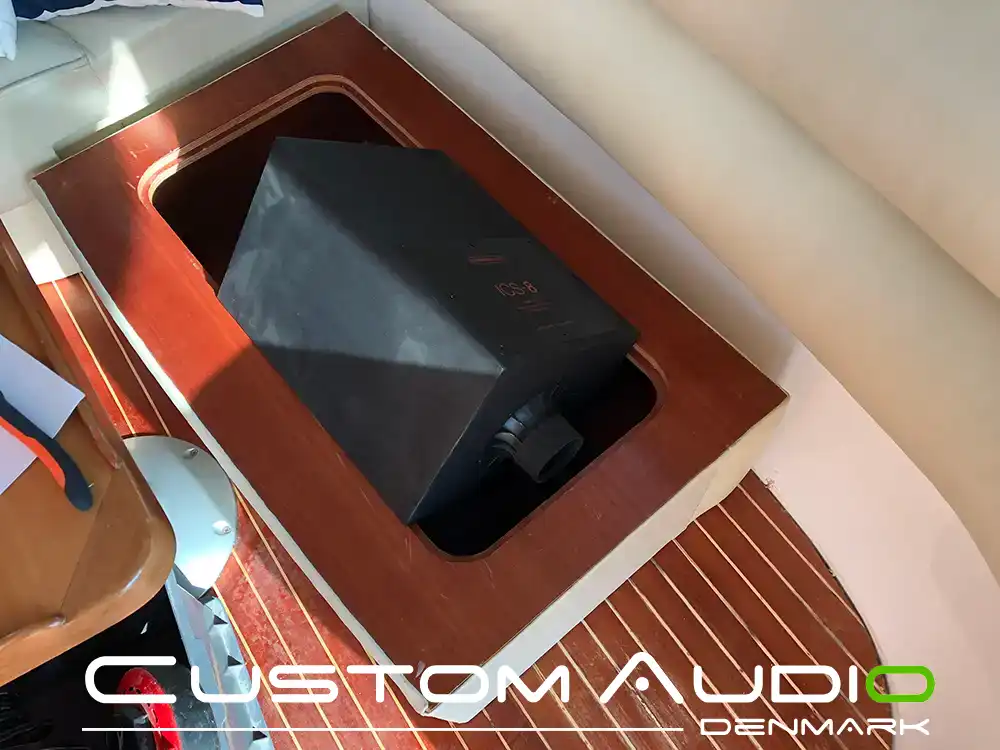 Custom Audio marine stereo monteringsbillede Galeon 390