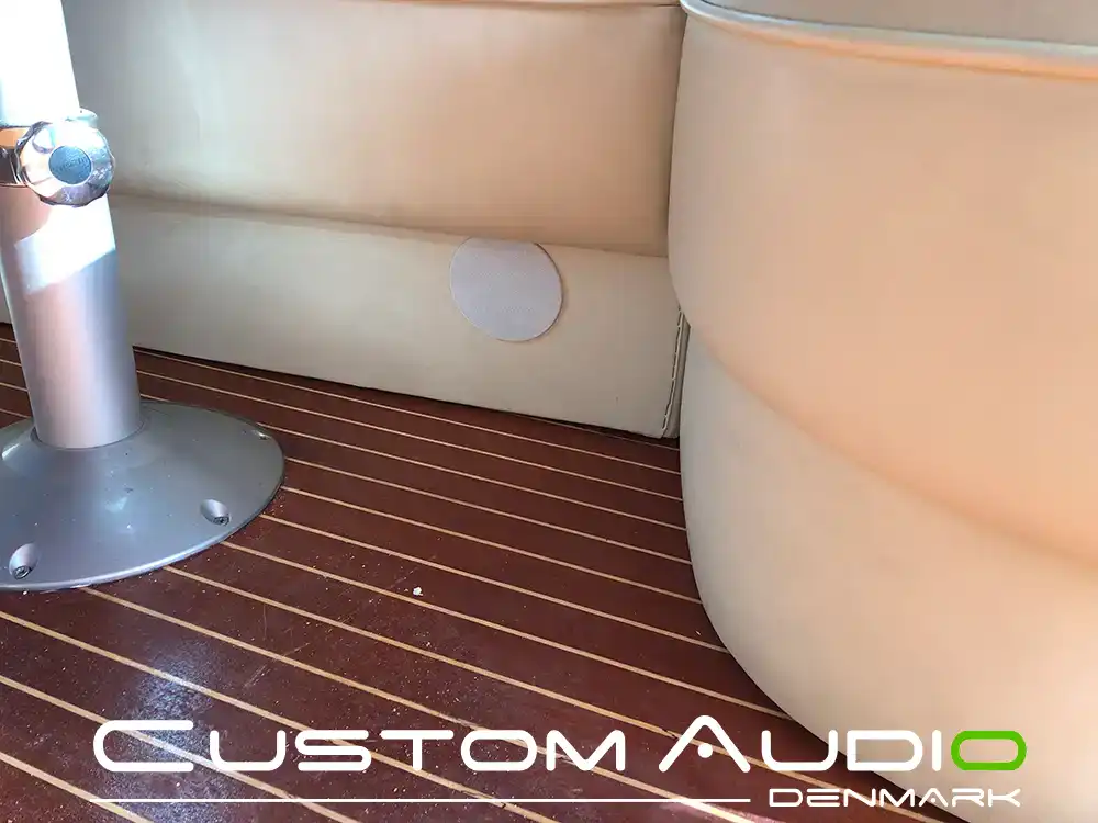 Custom Audio marine stereo monteringsbillede Galeon 390
