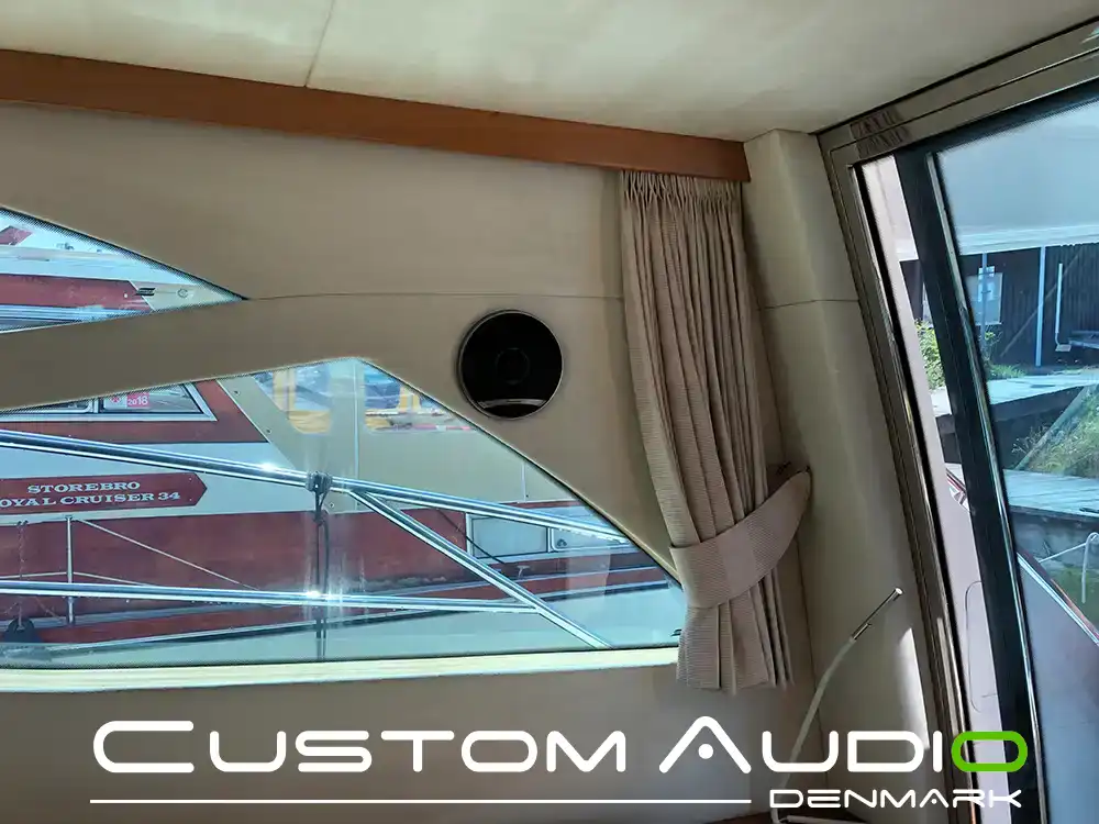 Custom Audio marine stereo monteringsbillede Galeon 390