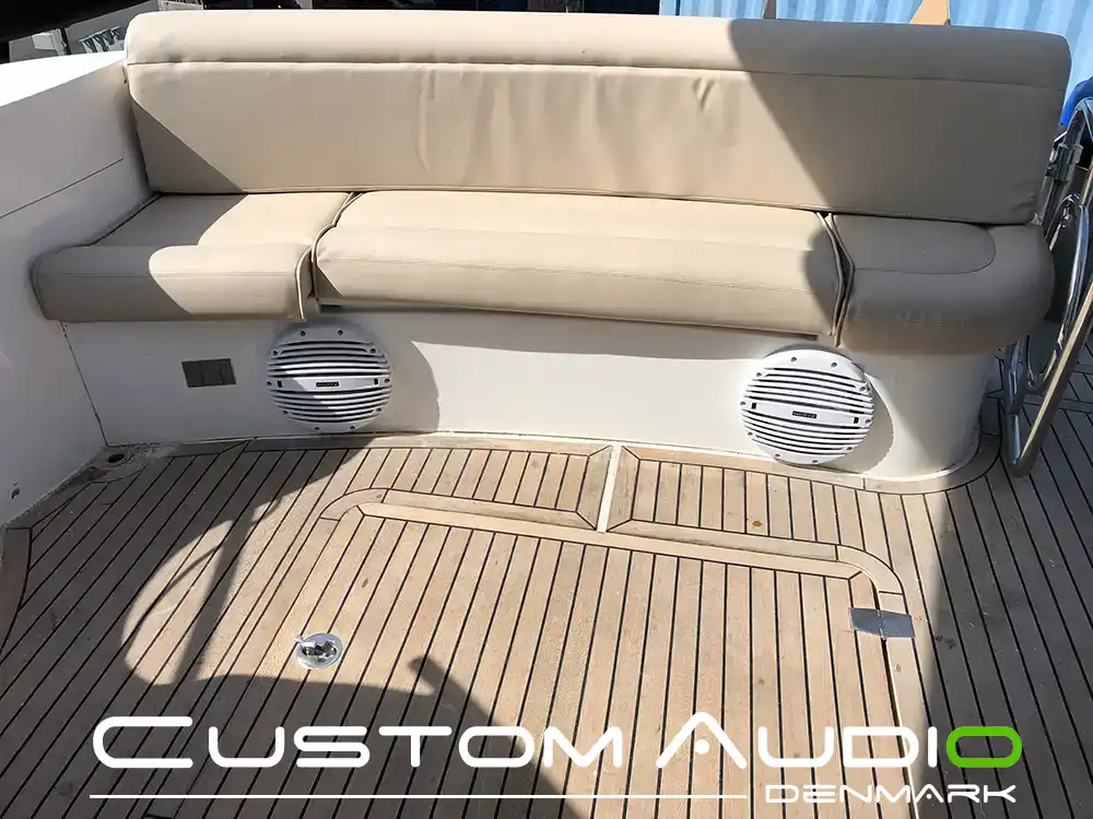Custom Audio marine stereo monteringsbillede Galeon 390