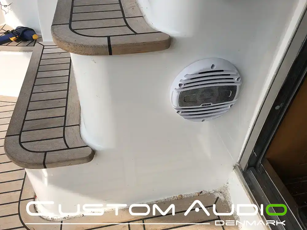 Custom Audio marine stereo monteringsbillede Galeon 390
