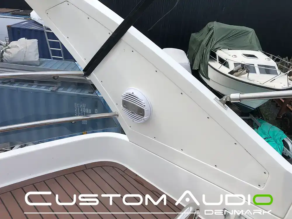 Custom Audio marine stereo monteringsbillede Galeon 390