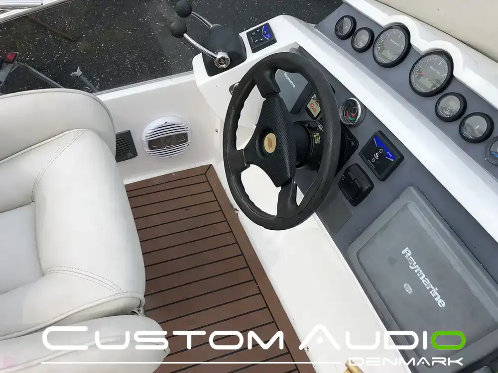 Custom Audio marine stereo monteringsbillede Galeon 390