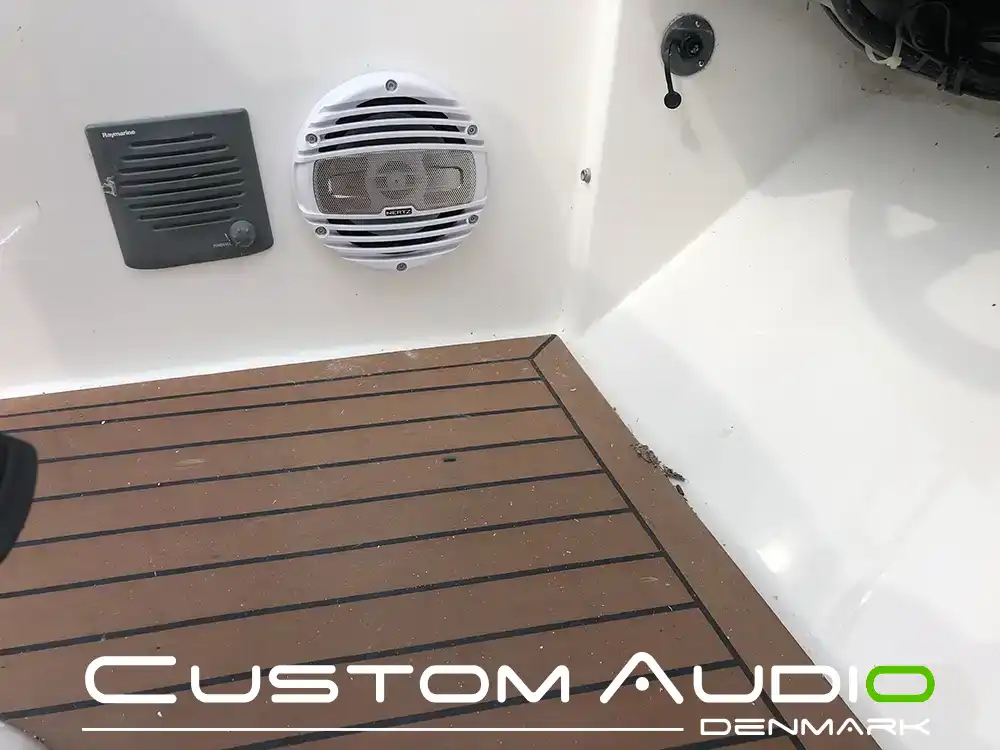 Custom Audio marine stereo monteringsbillede Galeon 390