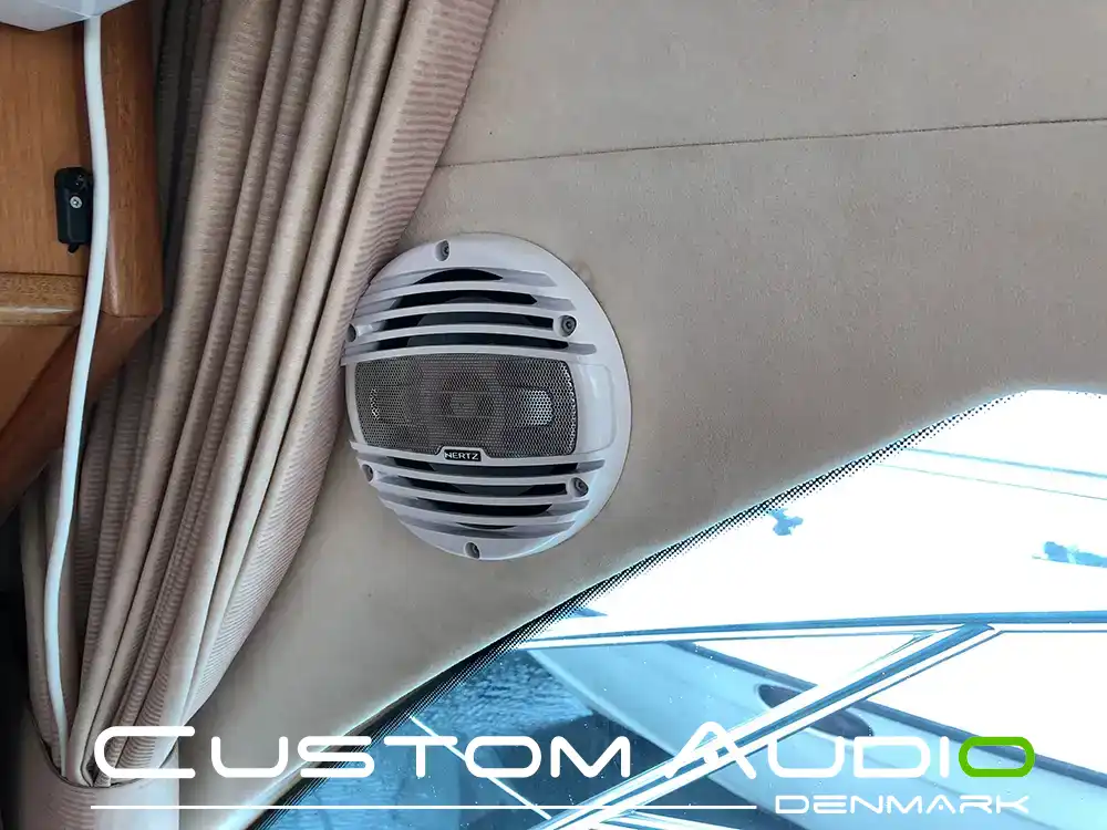Custom Audio marine stereo monteringsbillede Galeon 390