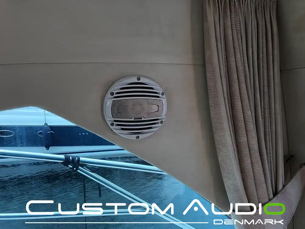 Custom Audio marine stereo monteringsbillede Galeon 390