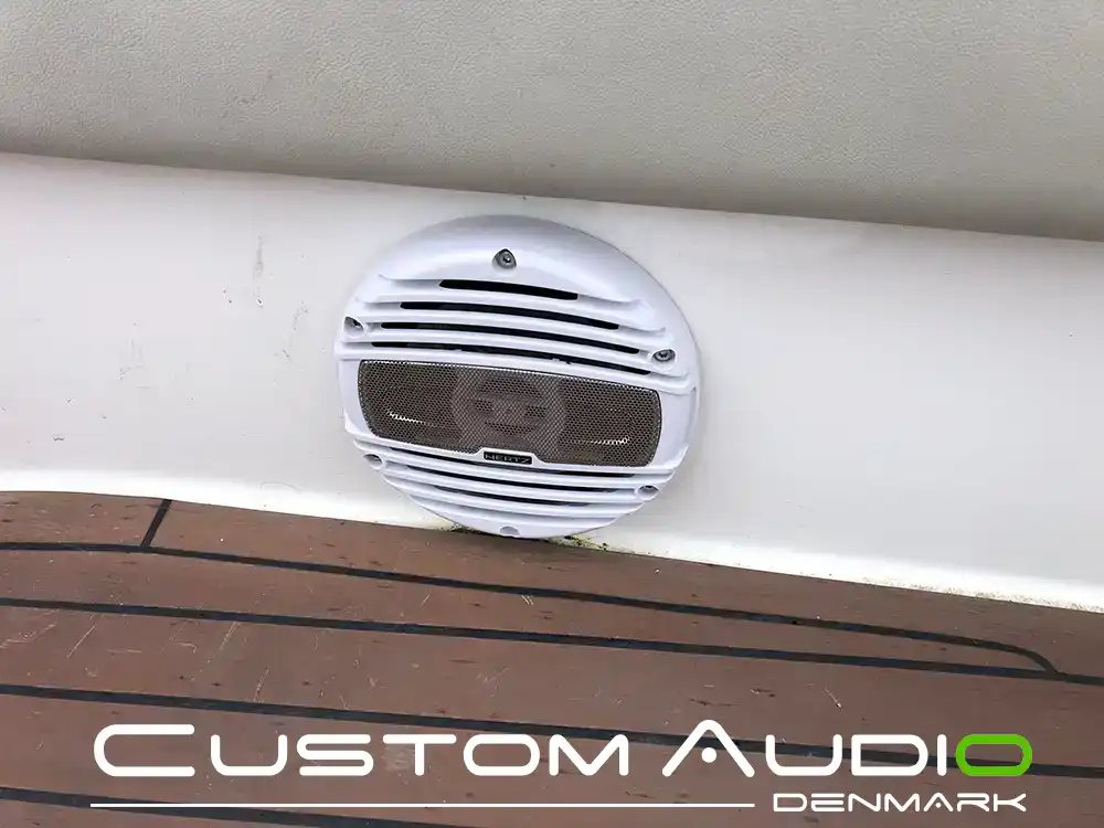 Custom Audio marine stereo monteringsbillede Galeon 390