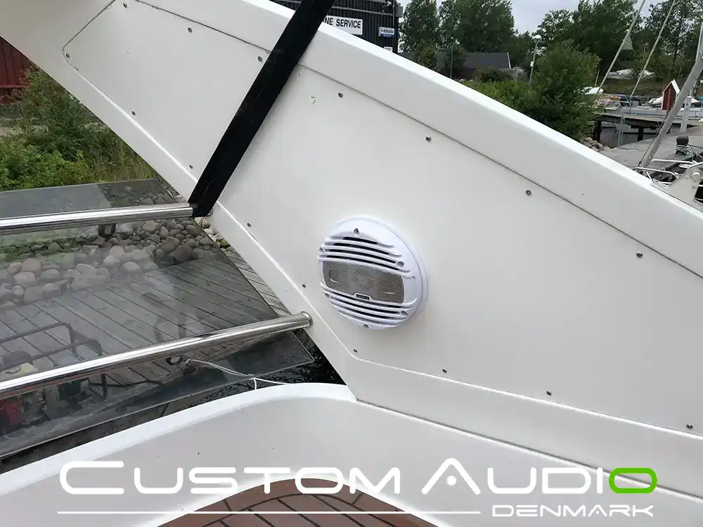 Custom Audio marine stereo monteringsbillede Galeon 390