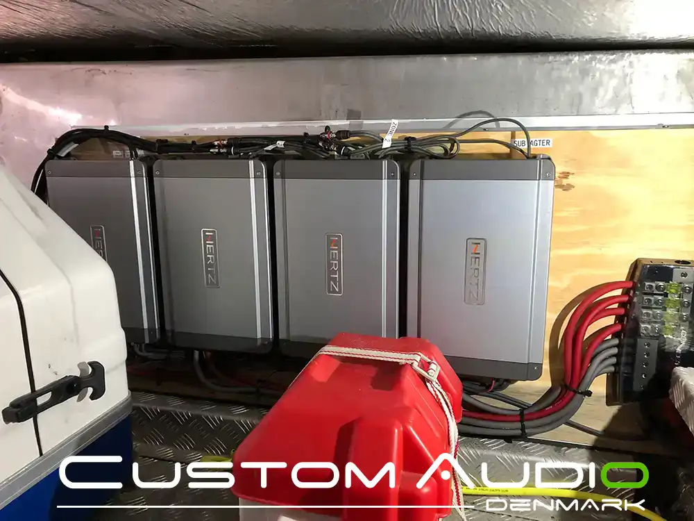 Custom Audio marine stereo monteringsbillede Galeon 390
