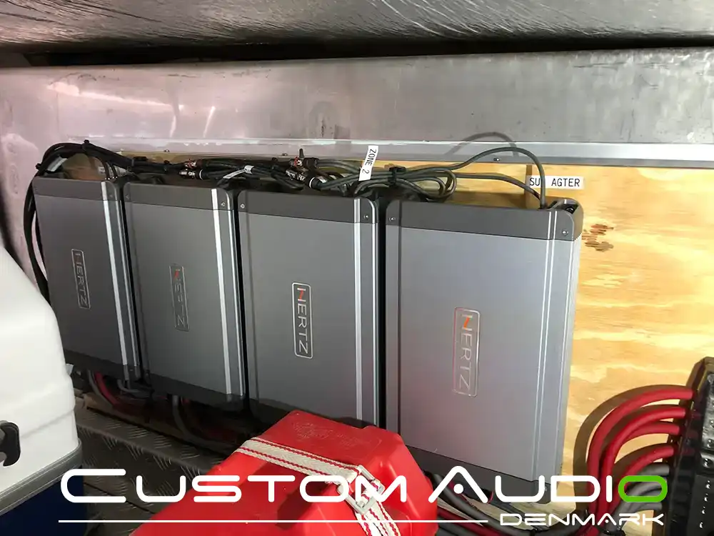 Custom Audio marine stereo monteringsbillede Galeon 390
