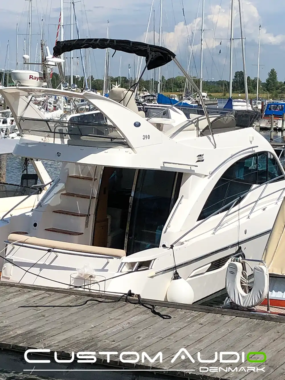 Custom Audio marine stereo monteringsbillede Galeon 390