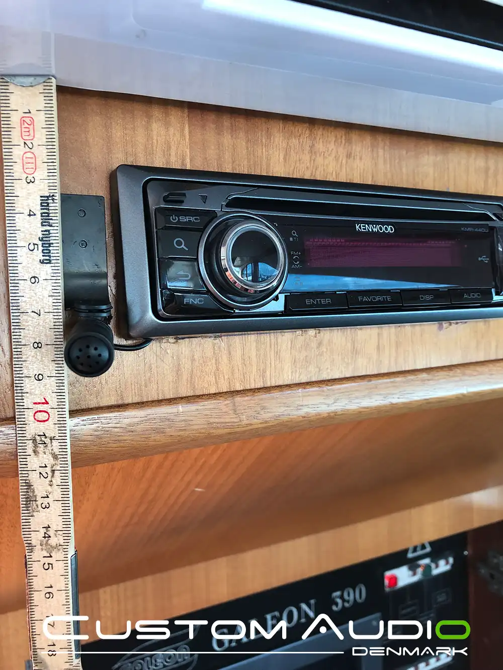 Custom Audio marine stereo monteringsbillede Galeon 390
