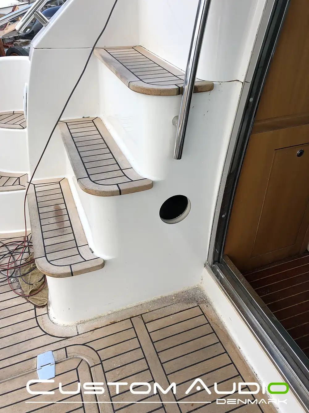 Custom Audio marine stereo monteringsbillede Galeon 390