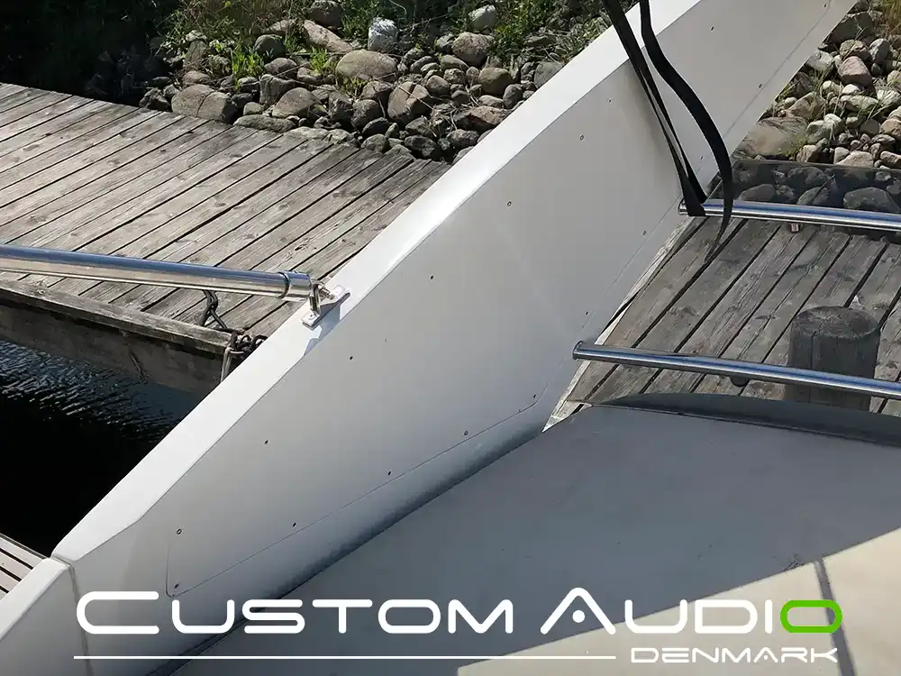 Custom Audio marine stereo monteringsbillede Galeon 390