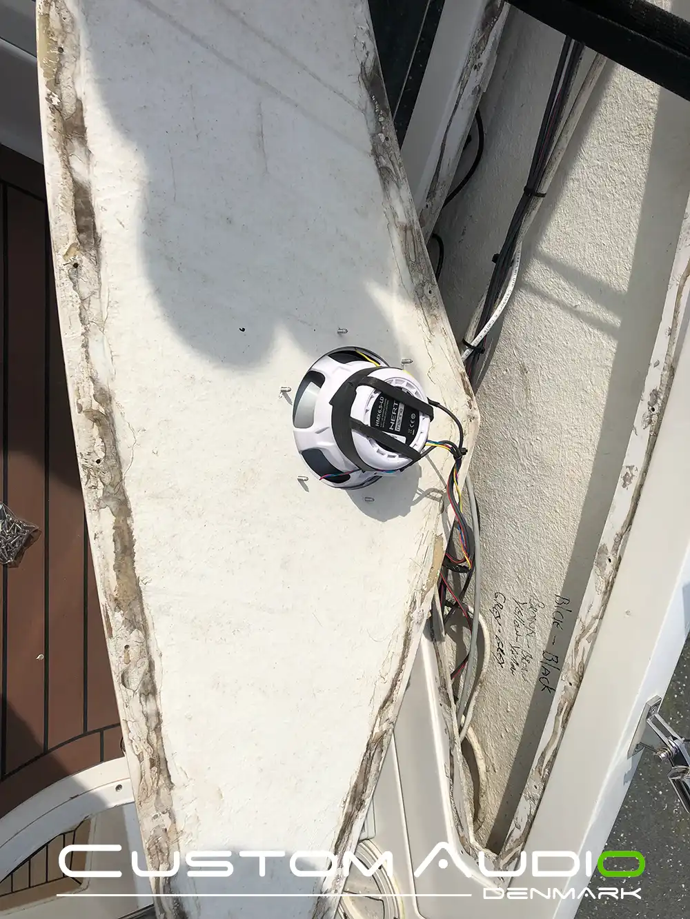 Custom Audio marine stereo monteringsbillede Galeon 390