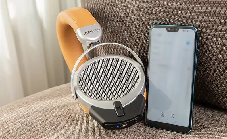 Hifiman-Deva-Lifestyle