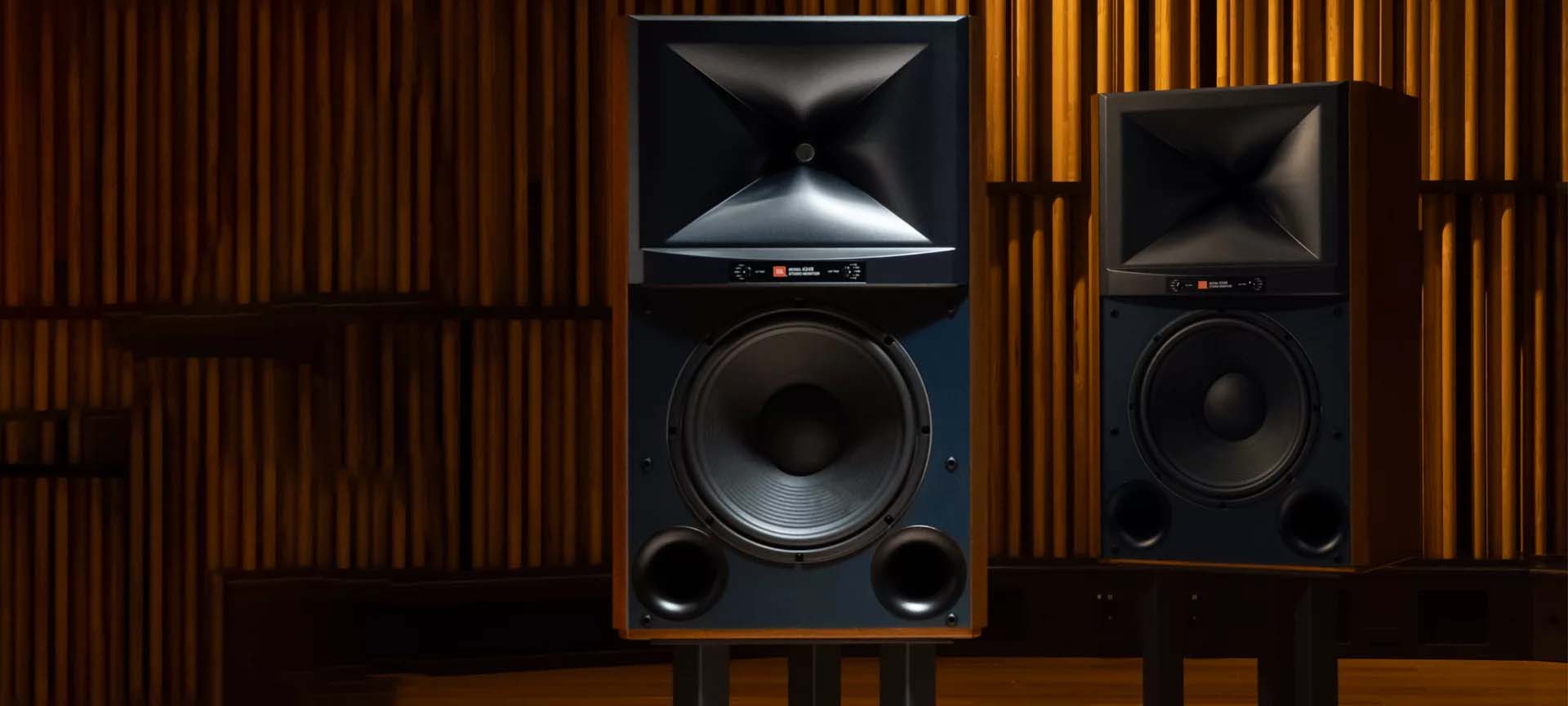 JBL Studio Monitor