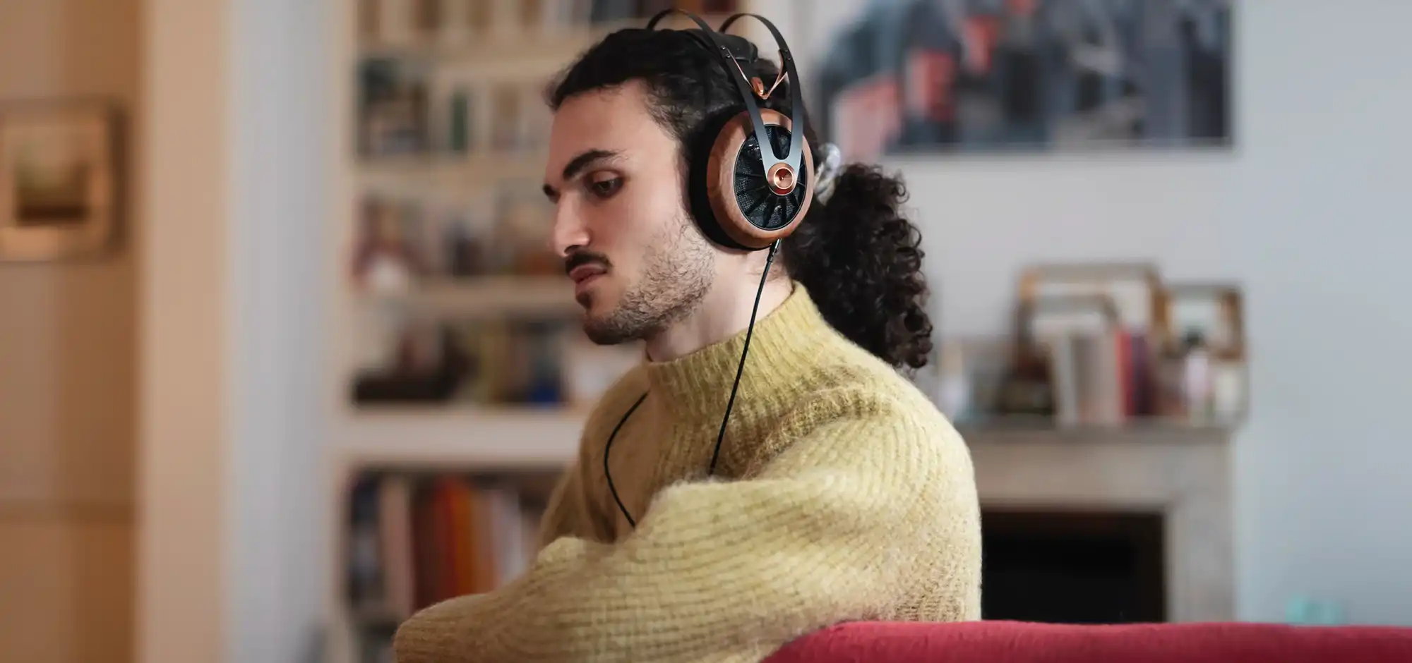 Meze-Audio-109-PRO-Lifestyle