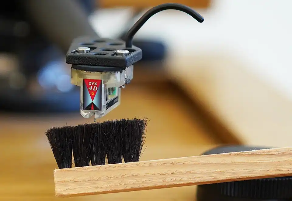 Simply-Analog-Stylus-Brush-Lifestyle