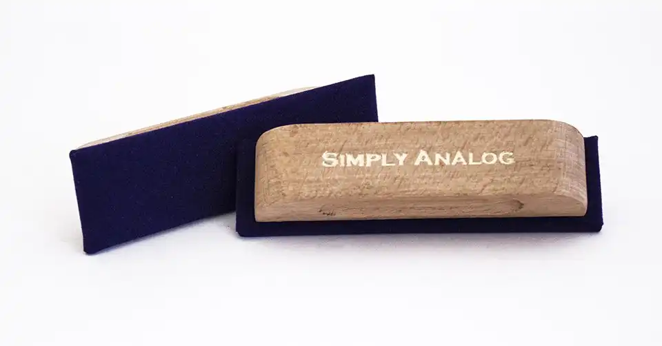 Simply-Analog-Vinyl-Record-Velvet-Brush-Profile-Front