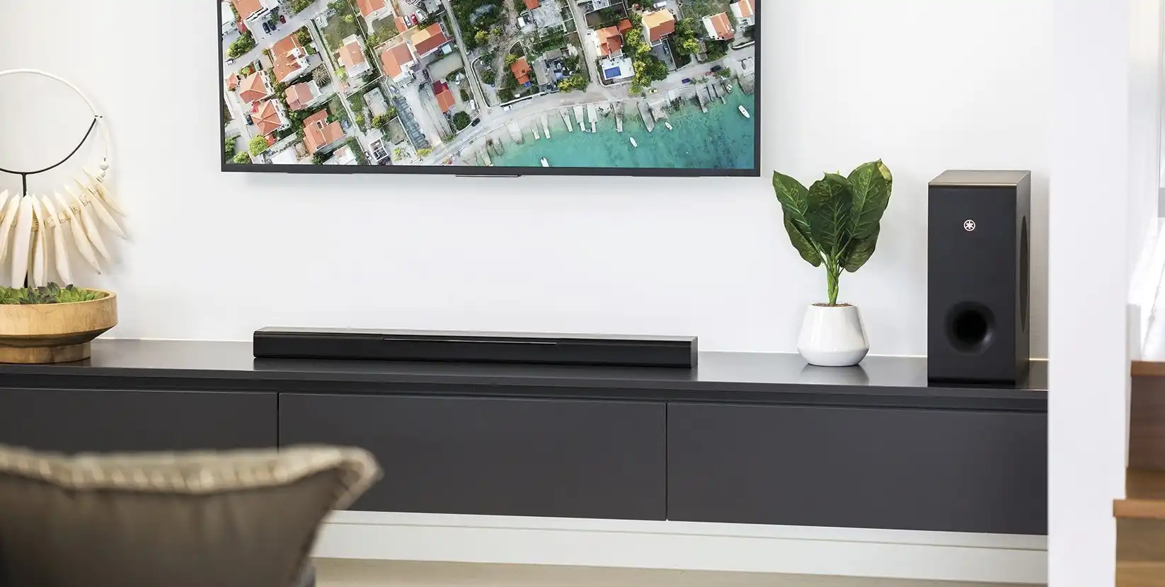 Yamaha-MusicCast-BAR-400-lifestyle