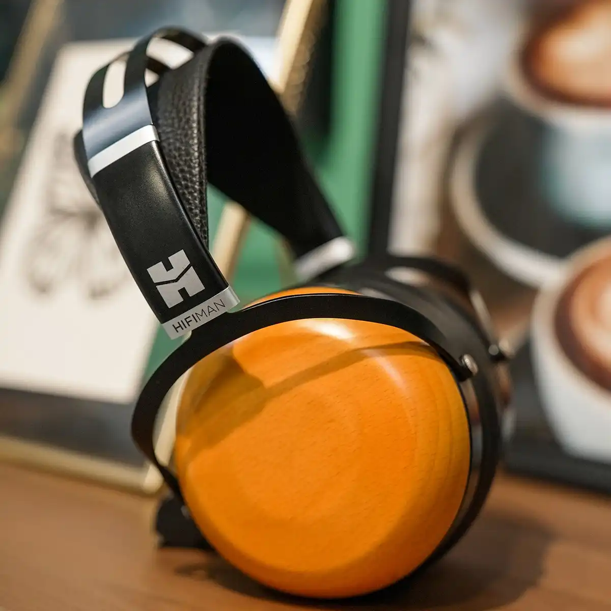 hifiman-sundara-closed-back-lifestyle